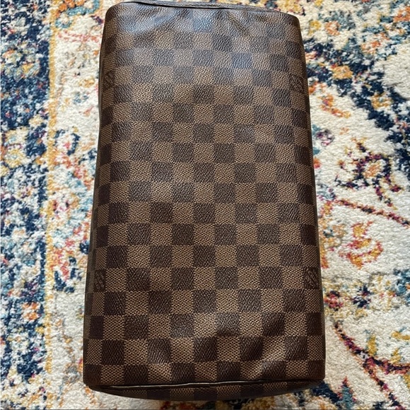 Authentic Louis Vuitton Speedy 30 in Damier Ebene - Picture 4 of 15